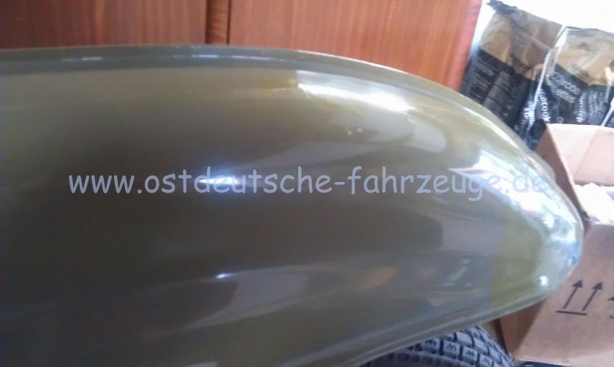 So. O.K. dann richtig. Mit Rotweiss Schleifpaste, dann Polierpaste und letzendlich Karnaubawachs wird die farbe wieder frisch. Allerdings ist es trotzdem noch sehr mühevoll...