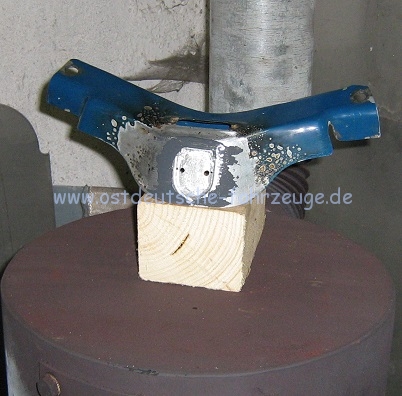 Etwas mit JB Weld gespachtelt.