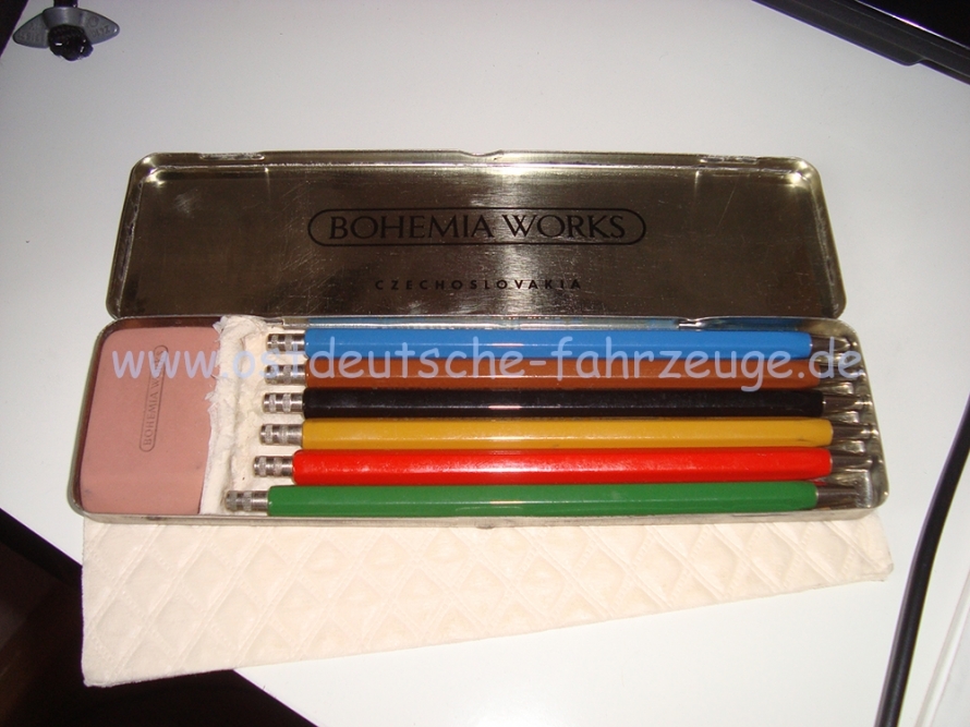 Das Innenleben. Schön gepolstert mit nettem Aufdruck. Man gab sich damals wirklich Mühe!