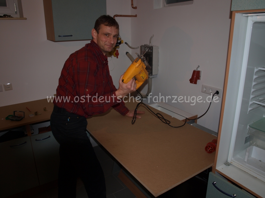 Spaß an der Arbeit mit einer Pieks-Säge