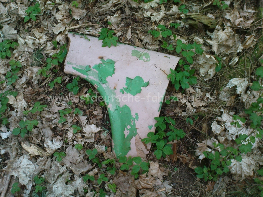 Die Trümmer-Trichter aus dem Wald.