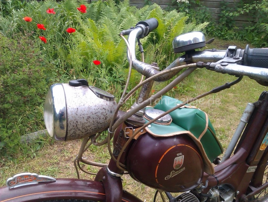 Sogar die alten Bowdenzüge und Kabel sind alle erhalten geblieben und verleihen dem Fahrzeug eine wundervolle Patina