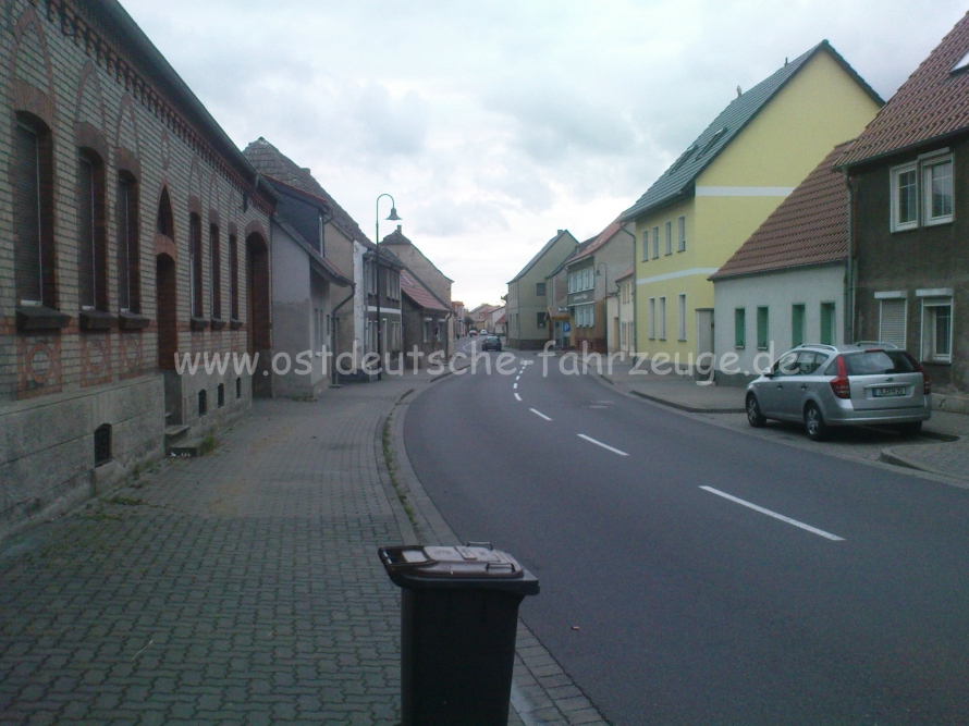 Von der ersten Tagesetappe gibt es bei mir keine Bilder. Darum erst Abends die idyllische Hauptstraße durch Möckern - unseres erstes Tagesziel.