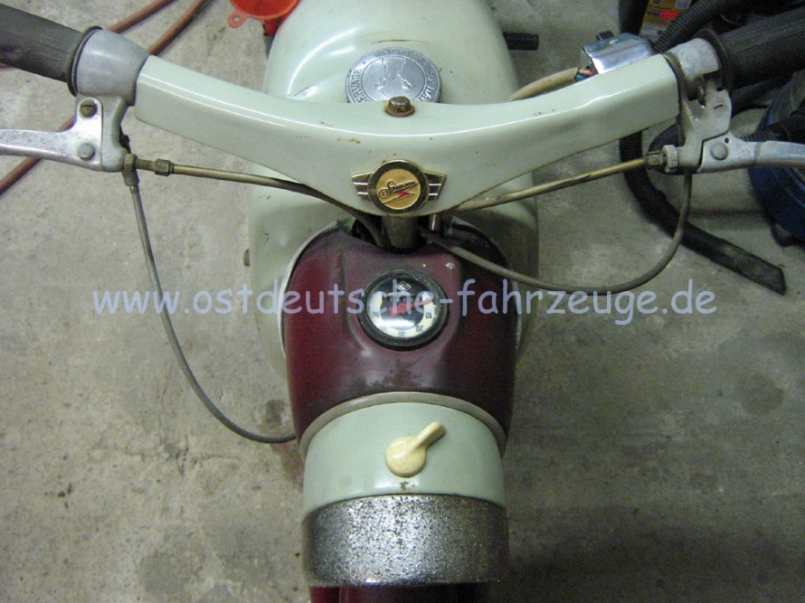 Simson Emblem angebracht.
