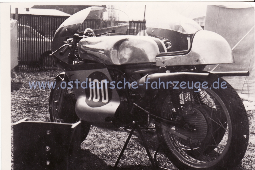 MZ RE 250 Foto Imola 1964.jpg