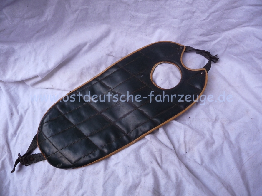 Dann gab es die Tankschoner, also ohne aufgenähter oder eingarbeiter Tasche. Dieser hier stammt von einem SR1 (sehr schmal)