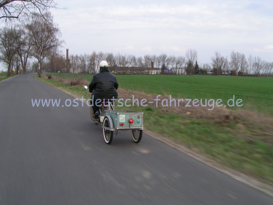 Das Gespann mit neuen Reifen in Volli-Optik