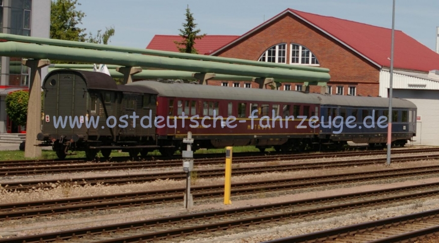 Packwagen +  Speißewagen und 1.Klasse-Reisezugwagen der Rennsteigbahn