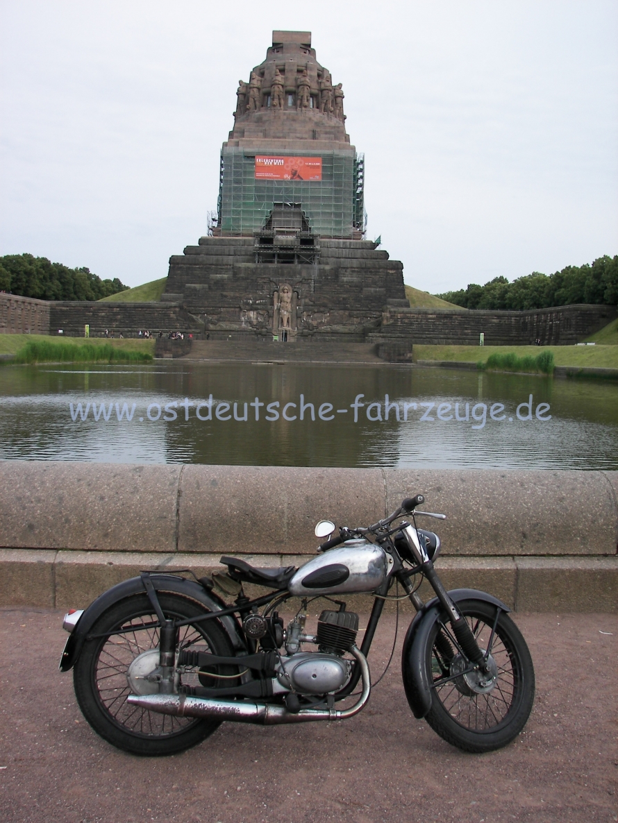 von der Dekra zum Völkerschlachtdenkmal ... Mist Rahmen krumm.JPG