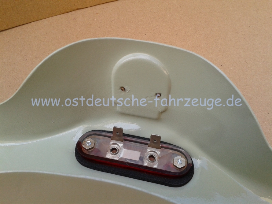Befestigt nur mit einem Klecks Acryl. Die Pins gab es eh nicht mehr ausreichend.