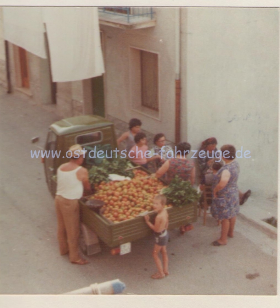 Etwa 1978 in Palata/Campobasso/Molise , hinten an der Pritsche der kleine Raffi.