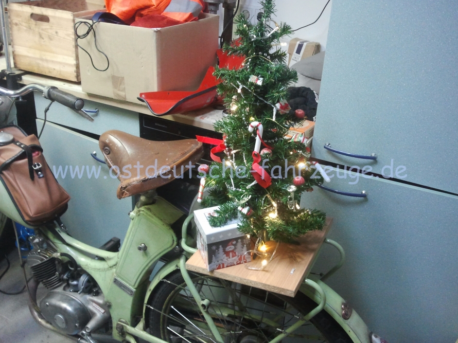 Diesjähriger Weihnachts-SR1 mit illuminiertem Baum vom VEB NARVA (Simson Zubehörnummer WE-2412-Baum)