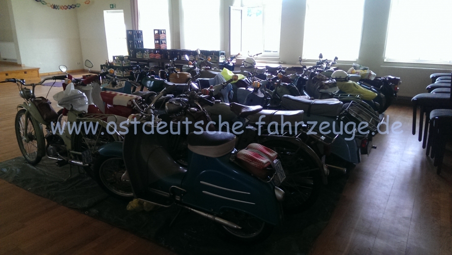 Die Mopeds schlafen schon.