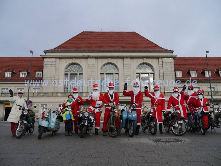 1. Fotohalt vorm Bahnhof