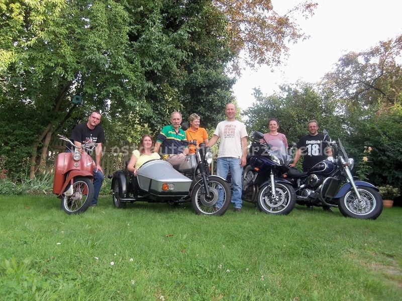 Gruppenbild Menschen und Maschinen