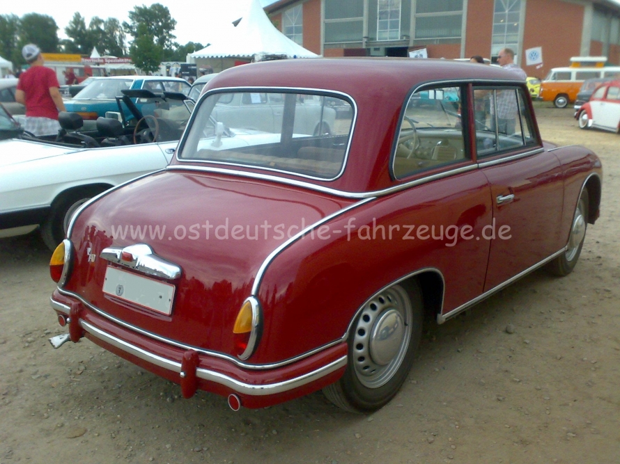 Die Heckansicht, des in meinen Augen sehr gelungenen Kleinwagens AWZ P70 Limousine