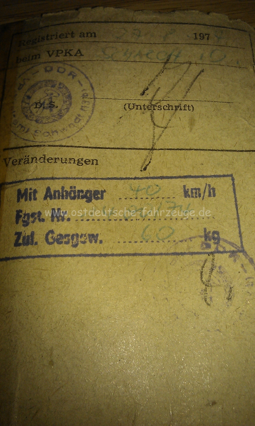Interessant ist, dass nicht die Zugvorrichtung (Bauartgenehmigt), sondern der Anhänger wie heute beim Beiwagen eingetragen wurde.