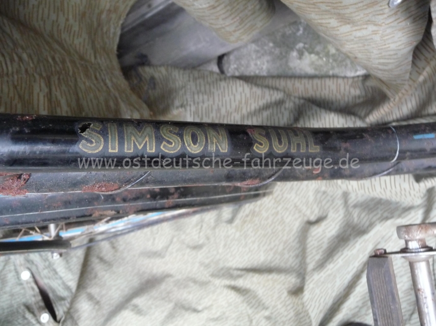 Beim Schriftzug ist Vorsicht geboten, diese sind nur als Abziehbilder aufgetragen worden.