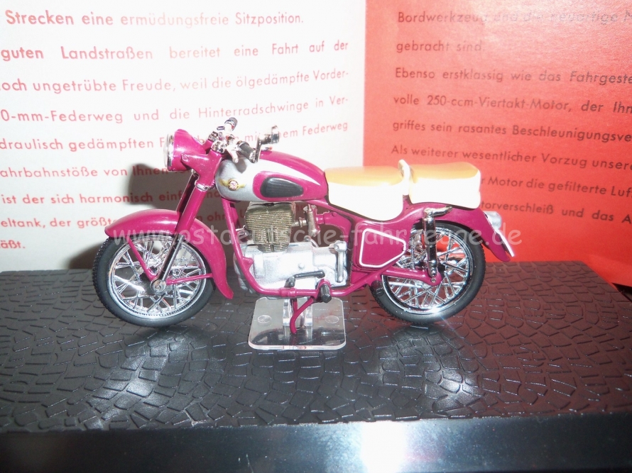 Das Rot ist in wirklichkeit dunkler, es kommt durch den Blitz so Hell daher